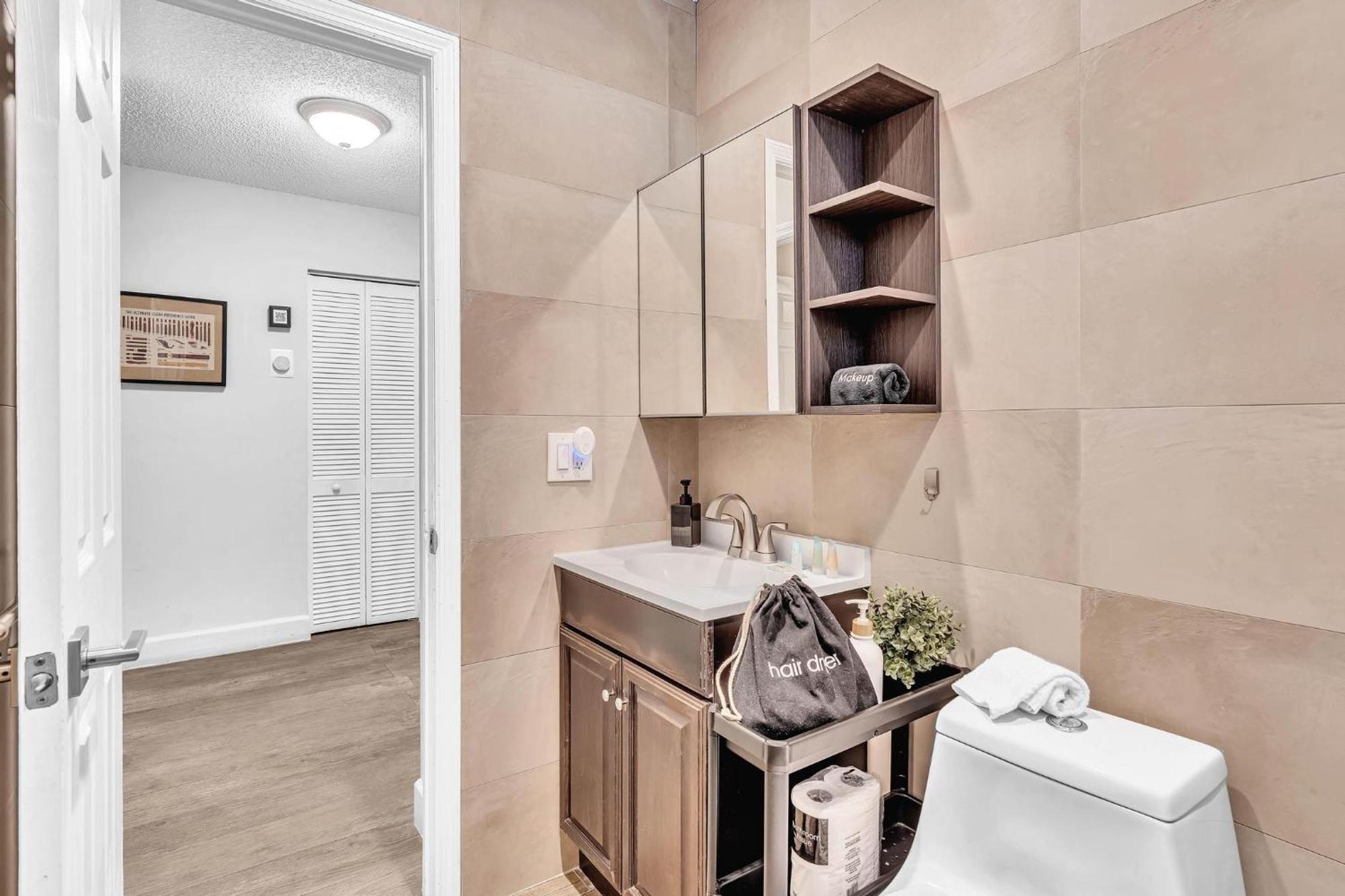 Estelo'S Place - Modern Townhouse With King Bed, Only 5 Min From The Airport! マイアミ エクステリア 写真