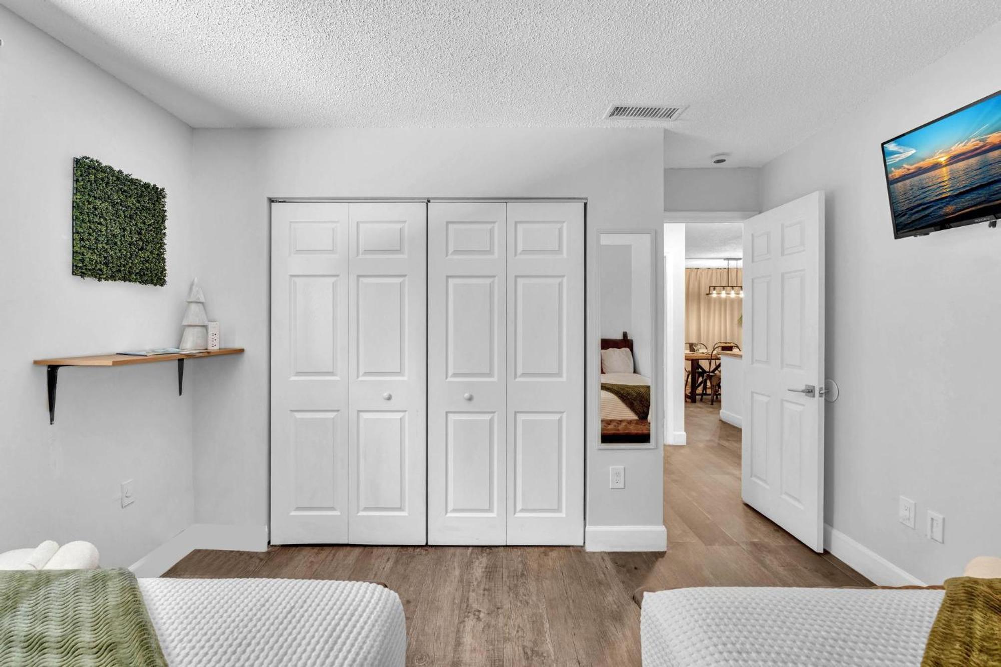 Estelo'S Place - Modern Townhouse With King Bed, Only 5 Min From The Airport! マイアミ エクステリア 写真