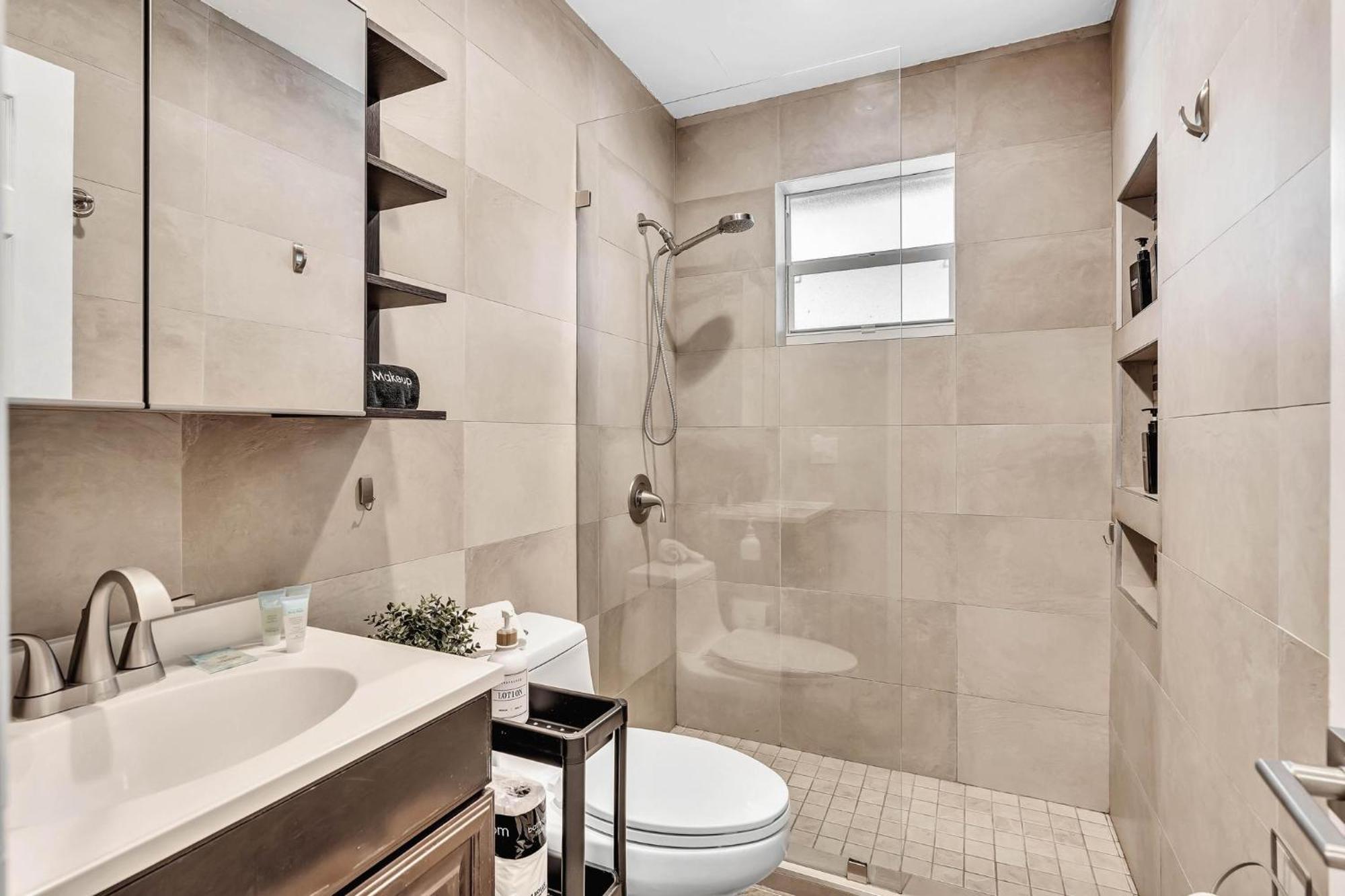 Estelo'S Place - Modern Townhouse With King Bed, Only 5 Min From The Airport! マイアミ エクステリア 写真